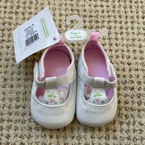Baby girl crib shoes